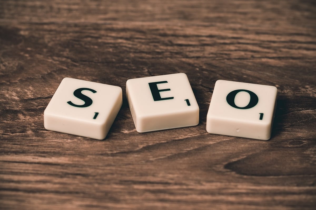 Faut-il privilégier le SEO ou la publicité payante ?